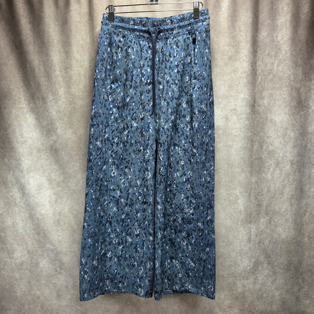 Athleta Avenue Wide Leg Crop Pant Blue Camo Print Size 0 Smocked Waist Pant